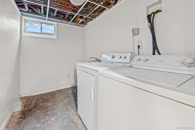 95 Oakdale Lane, East Hills, NY 11577