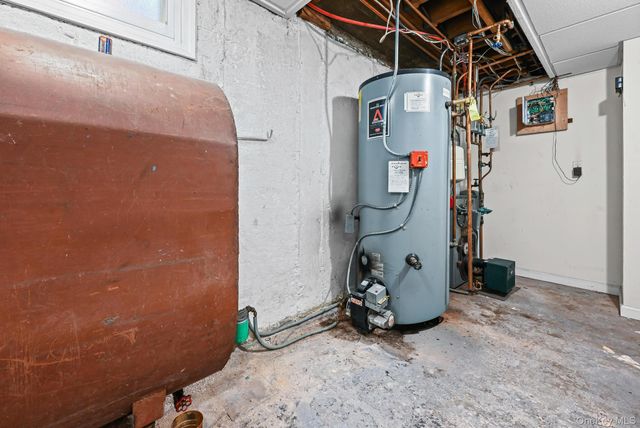 95 Oakdale Lane, East Hills, NY 11577