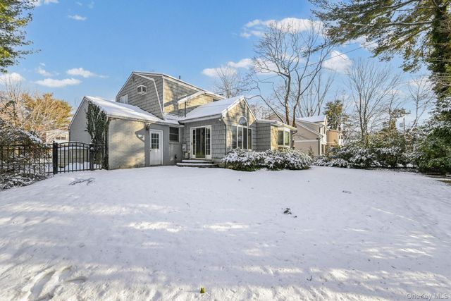 95 Oakdale Lane, East Hills, NY 11577