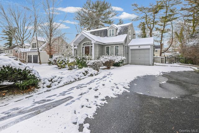 95 Oakdale Lane, East Hills, NY 11577