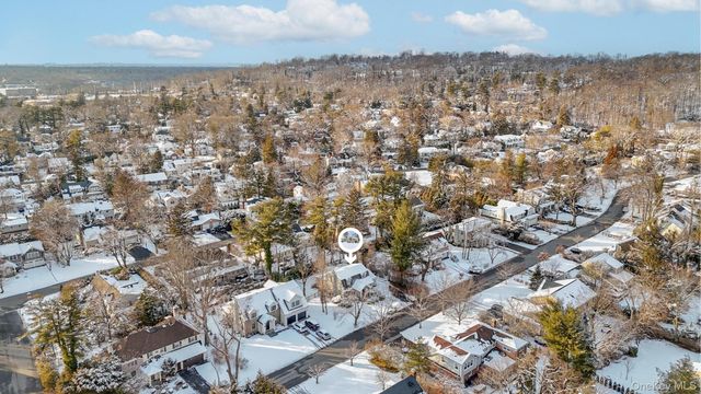 95 Oakdale Lane, East Hills, NY 11577