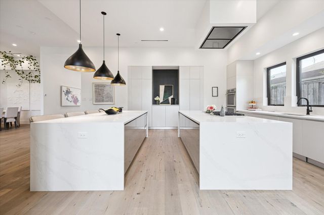 1306 Willard Street, Houston, TX 77006