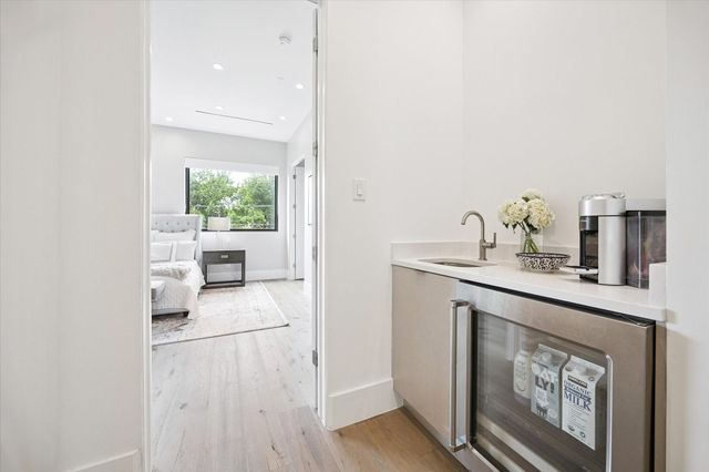 1306 Willard Street, Houston, TX 77006