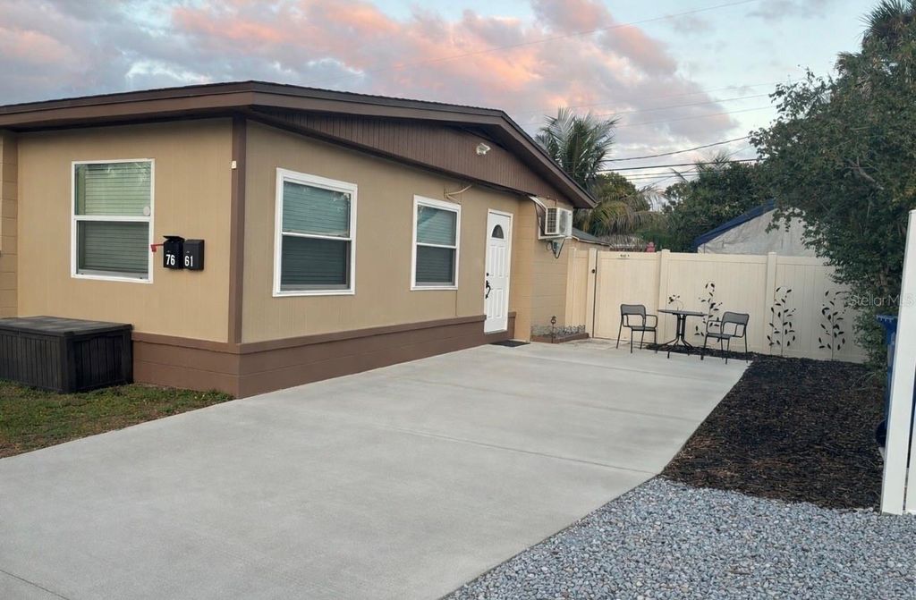 7661 18TH WAY N 2, St Petersburg, FL 33702