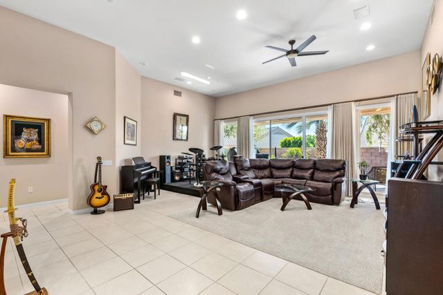 37616 Pineknoll Avenue, Palm Desert, CA 92211