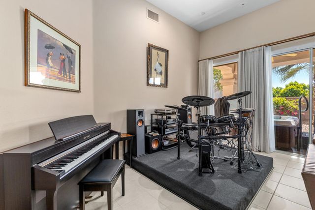 37616 Pineknoll Avenue, Palm Desert, CA 92211