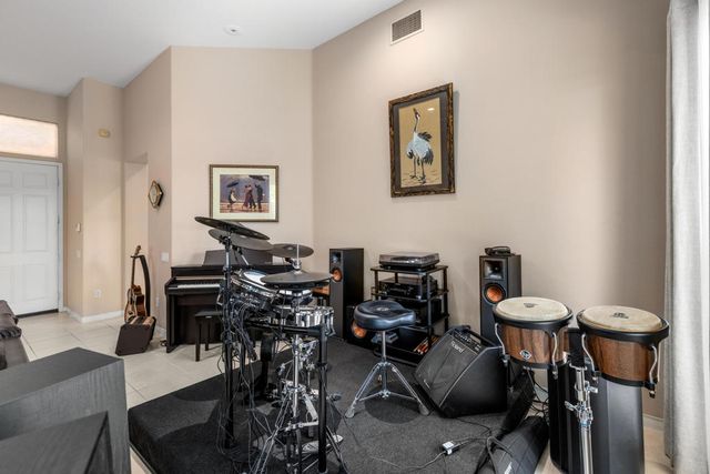 37616 Pineknoll Avenue, Palm Desert, CA 92211