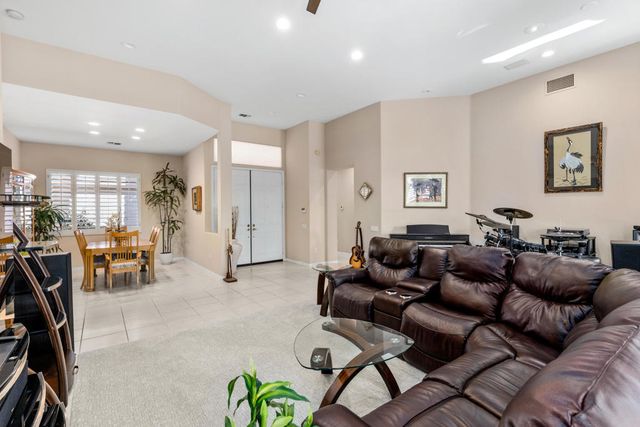 37616 Pineknoll Avenue, Palm Desert, CA 92211