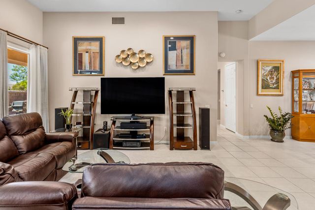 37616 Pineknoll Avenue, Palm Desert, CA 92211