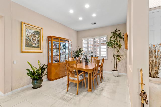 37616 Pineknoll Avenue, Palm Desert, CA 92211