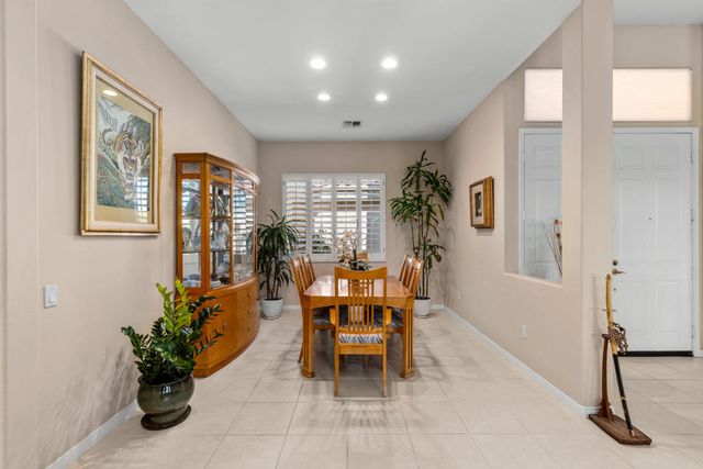37616 Pineknoll Avenue, Palm Desert, CA 92211