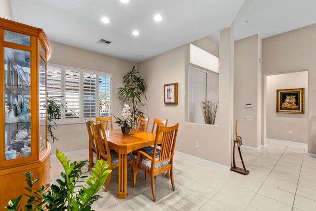 37616 Pineknoll Avenue, Palm Desert, CA 92211