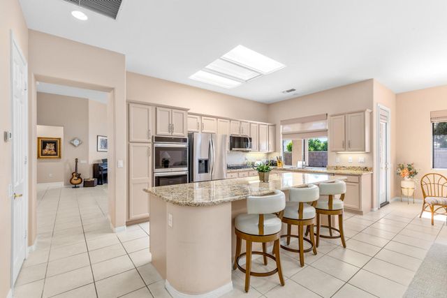 37616 Pineknoll Avenue, Palm Desert, CA 92211