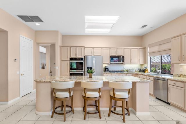 37616 Pineknoll Avenue, Palm Desert, CA 92211