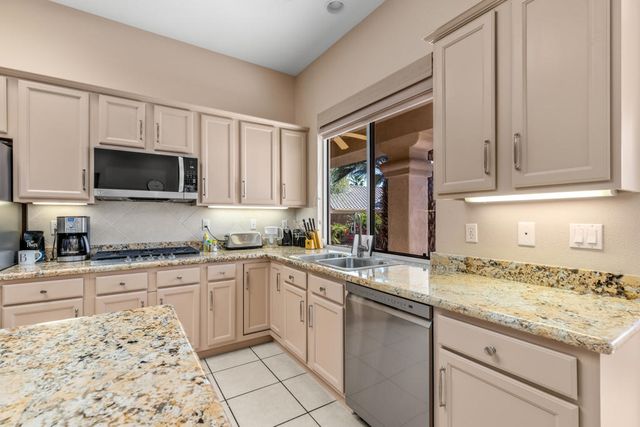 37616 Pineknoll Avenue, Palm Desert, CA 92211