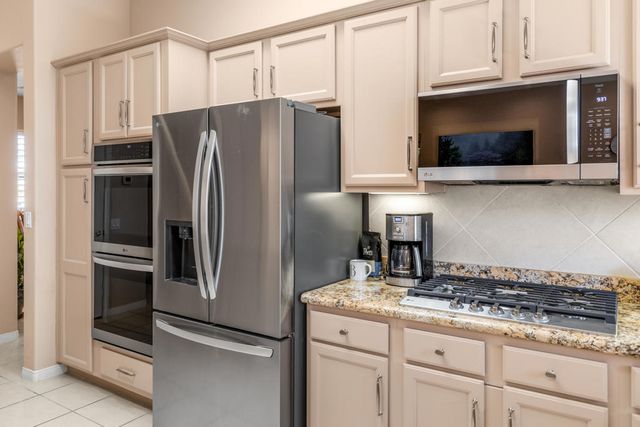 37616 Pineknoll Avenue, Palm Desert, CA 92211