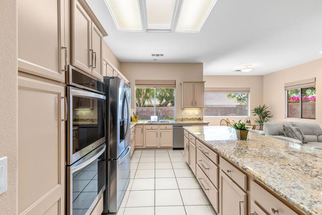 37616 Pineknoll Avenue, Palm Desert, CA 92211