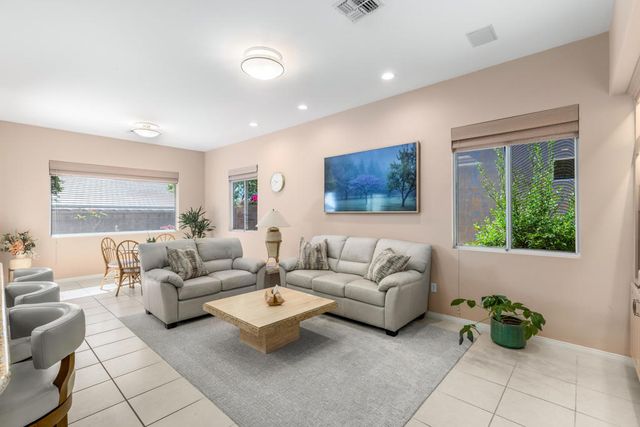 37616 Pineknoll Avenue, Palm Desert, CA 92211