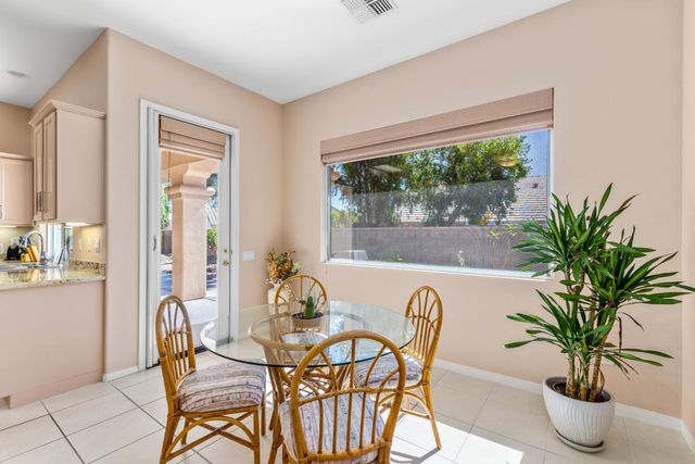 37616 Pineknoll Avenue, Palm Desert, CA 92211