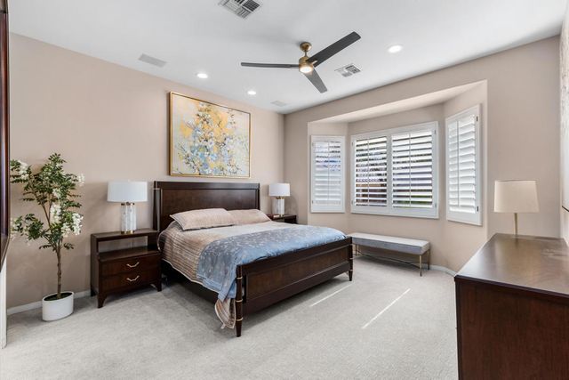 37616 Pineknoll Avenue, Palm Desert, CA 92211