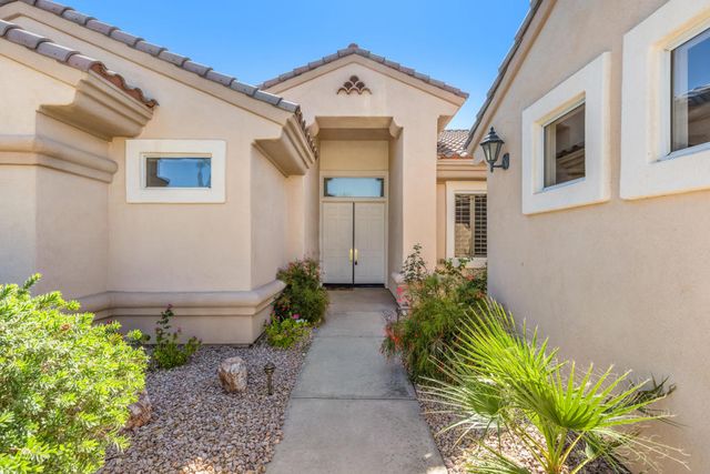 37616 Pineknoll Avenue, Palm Desert, CA 92211