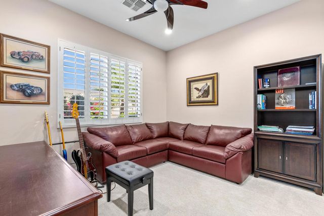 37616 Pineknoll Avenue, Palm Desert, CA 92211