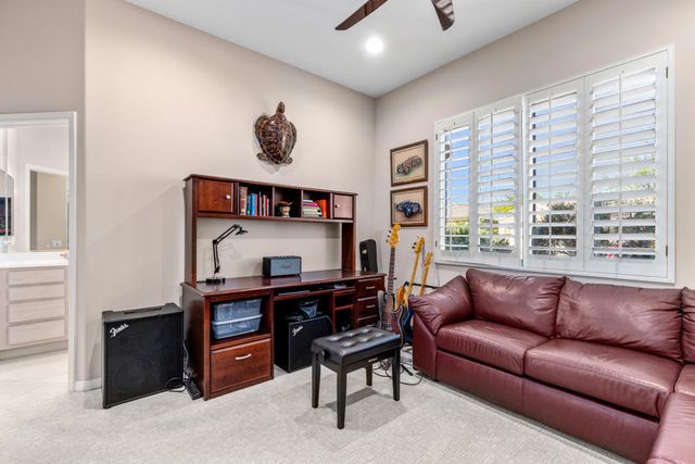 37616 Pineknoll Avenue, Palm Desert, CA 92211