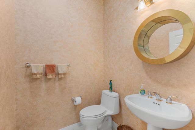 37616 Pineknoll Avenue, Palm Desert, CA 92211