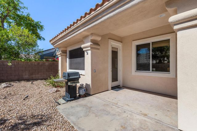 37616 Pineknoll Avenue, Palm Desert, CA 92211