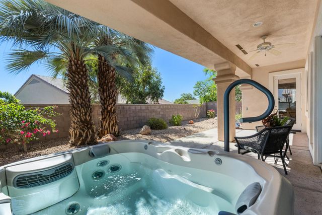 37616 Pineknoll Avenue, Palm Desert, CA 92211
