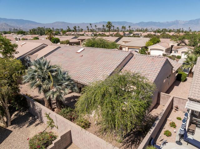 37616 Pineknoll Avenue, Palm Desert, CA 92211