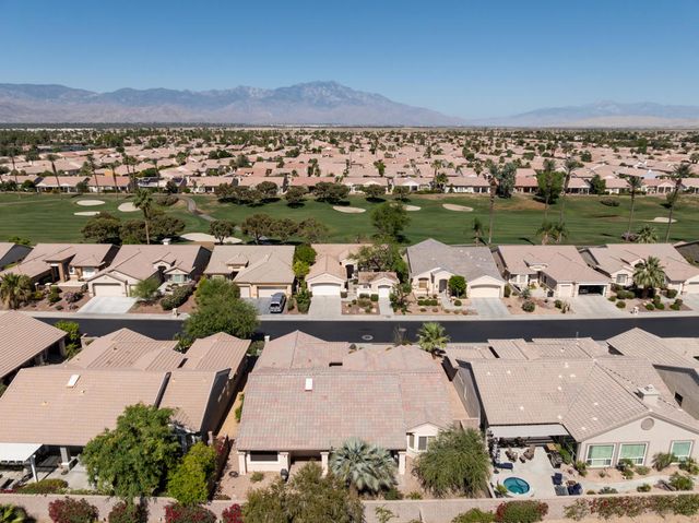 37616 Pineknoll Avenue, Palm Desert, CA 92211
