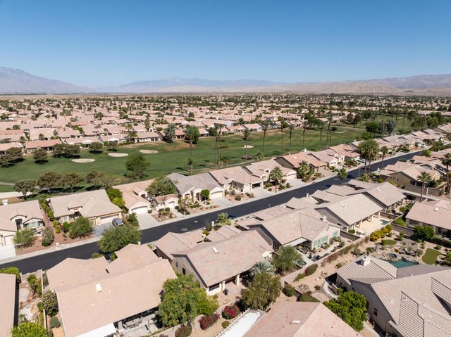 37616 Pineknoll Avenue, Palm Desert, CA 92211