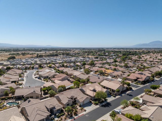 37616 Pineknoll Avenue, Palm Desert, CA 92211
