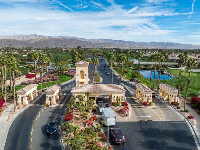 37616 Pineknoll Avenue, Palm Desert, CA 92211