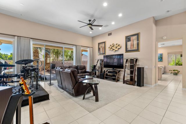 37616 Pineknoll Avenue, Palm Desert, CA 92211