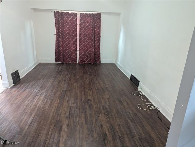 9108 Kempton Avenue, Cleveland, OH 44108