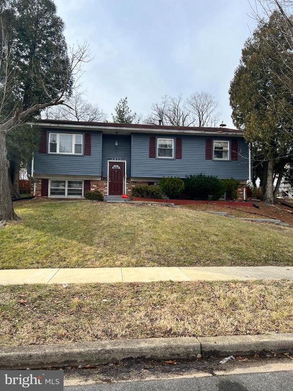 6825 BARTON RD, Hyattsville, MD 20784