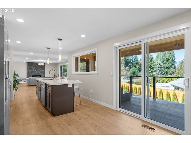 2002 Nw 127TH St, Vancouver, WA 98685