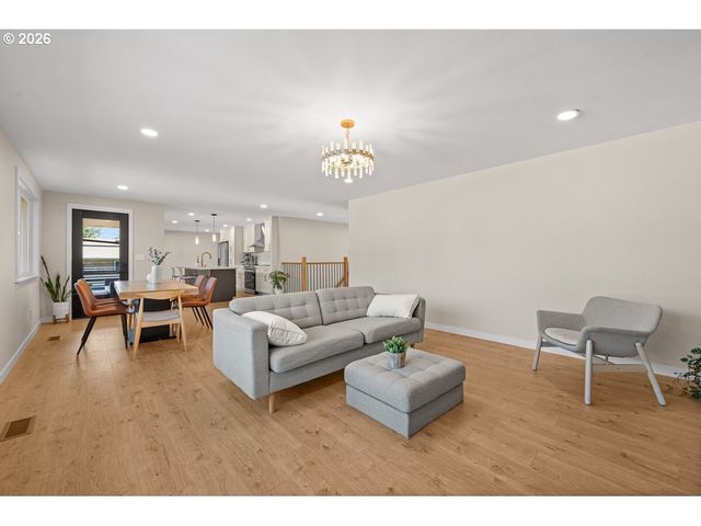 2002 Nw 127TH St, Vancouver, WA 98685