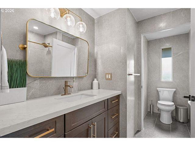 2002 Nw 127TH St, Vancouver, WA 98685