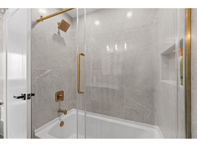 2002 Nw 127TH St, Vancouver, WA 98685