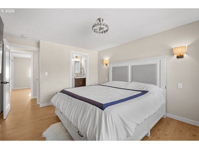 2002 Nw 127TH St, Vancouver, WA 98685