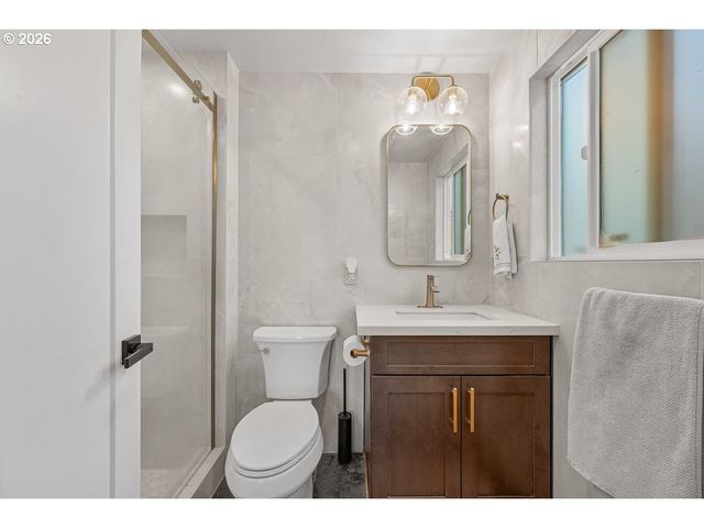 2002 Nw 127TH St, Vancouver, WA 98685