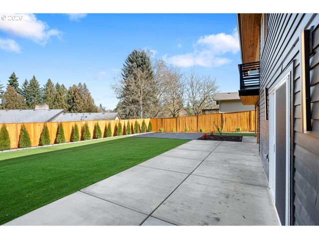 2002 Nw 127TH St, Vancouver, WA 98685