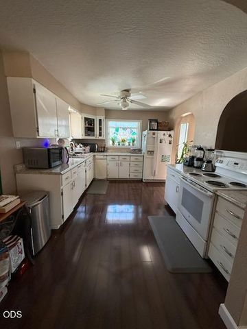 2695 Merriman Road, Medford, OR 97501