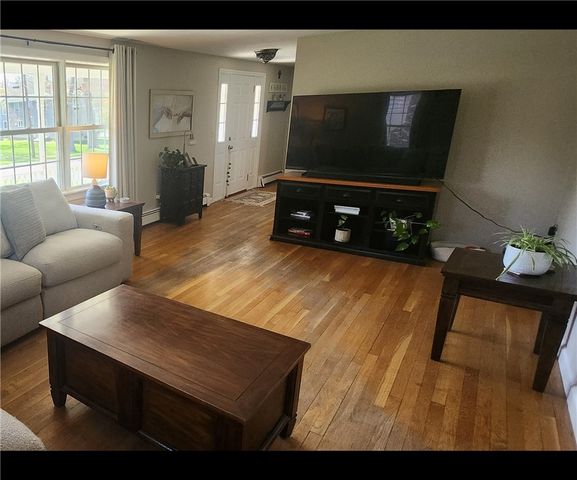 54 Sefton Drive, Bristol, RI 02809