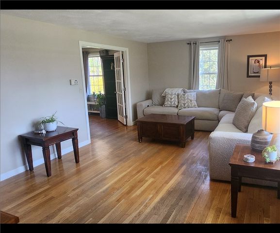 54 Sefton Drive, Bristol, RI 02809
