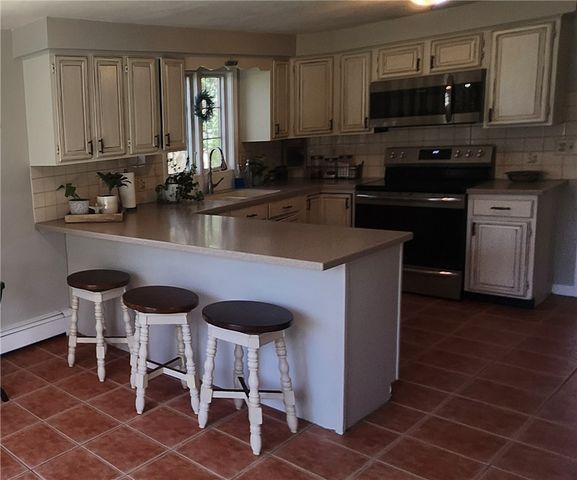 54 Sefton Drive, Bristol, RI 02809