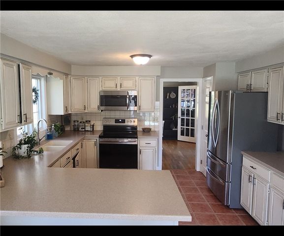 54 Sefton Drive, Bristol, RI 02809